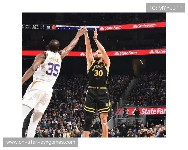 布克压哨三分,太阳主场燃起掌声